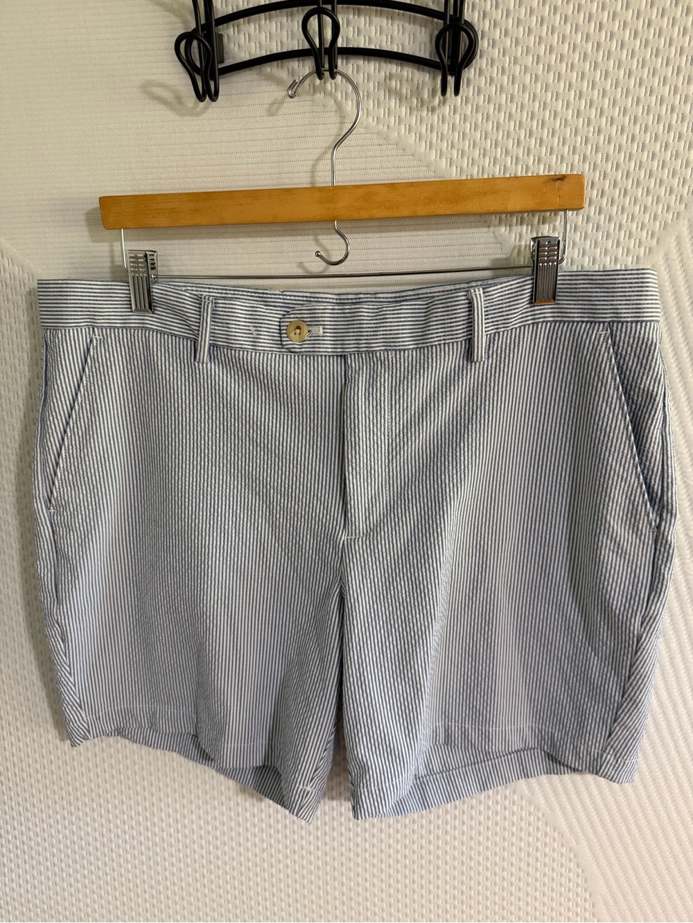 Banana Republic Men’s Seersucker Stripe Shorts - Light Blue & White
